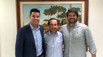 Então secretário Chefe da Casa Civil Guto Silva, empresário Marcos Jovino e deputado Tiago Amaral