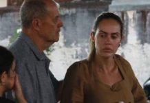 Mãe deixa enterro de filho morto pelo pai sob escolta após ouvir ameaças em Itumbiara (GO)